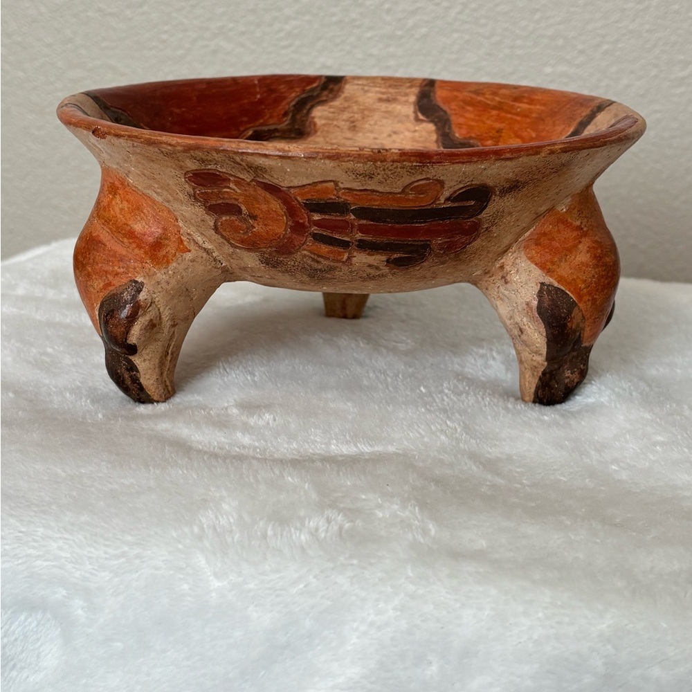 Handcrafted Guatemalan Ceramic Bowl - Picture 4 of 7